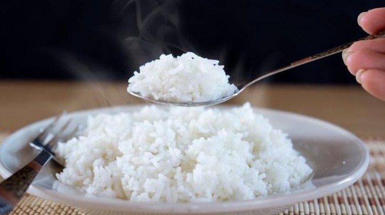 100 gram nasi berapa sendok makan